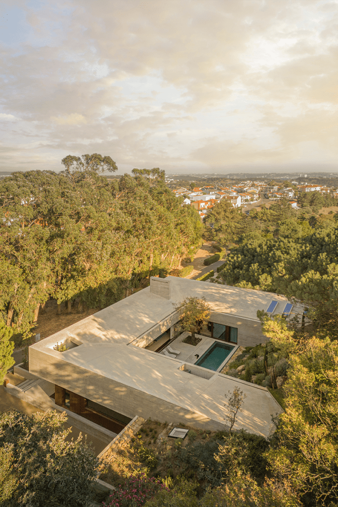 Una vivienda en portugal que dialoga con la topografía