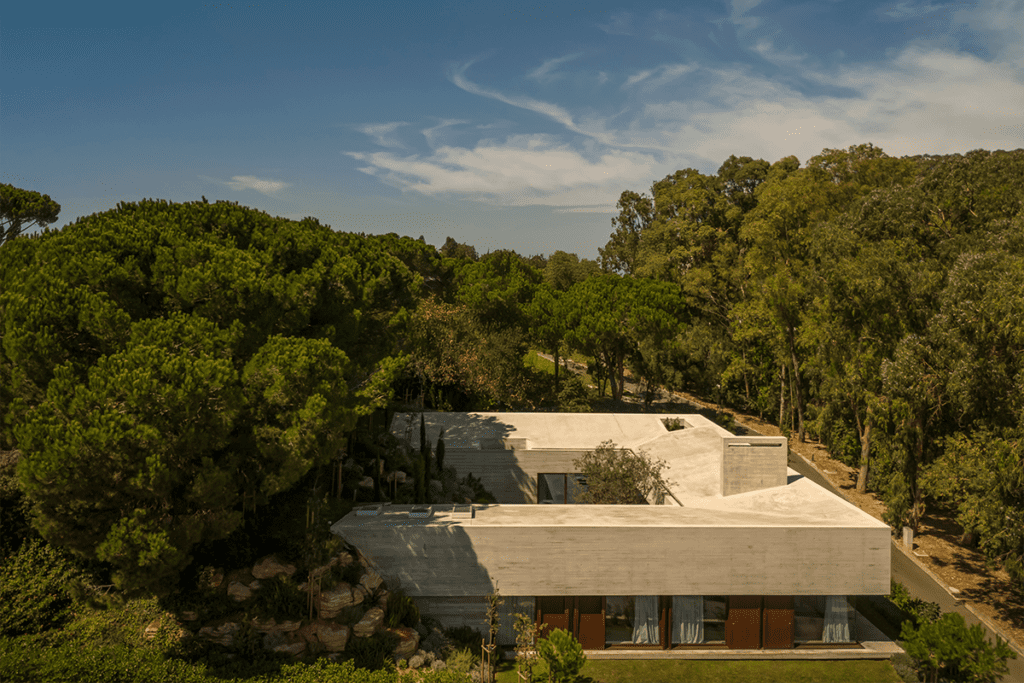 Una vivienda en portugal que dialoga con la topografía