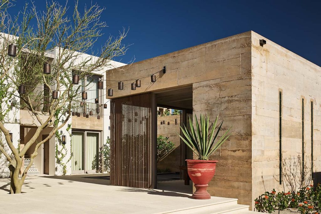 El diseño de esta vivienda reinterpreta el concepto de las casas de patio mexicanas