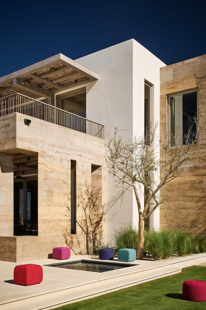 El diseño de esta vivienda reinterpreta el concepto de las casas de patio mexicanas