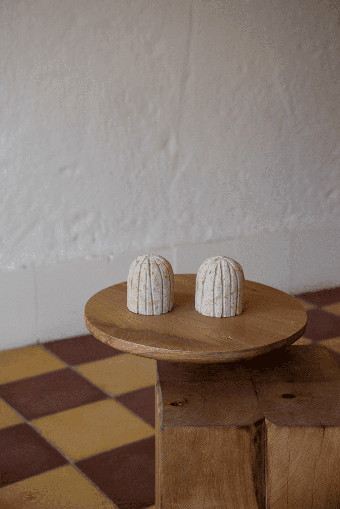 Piezas en vidrio colombianas que celebran la vida cotidiana