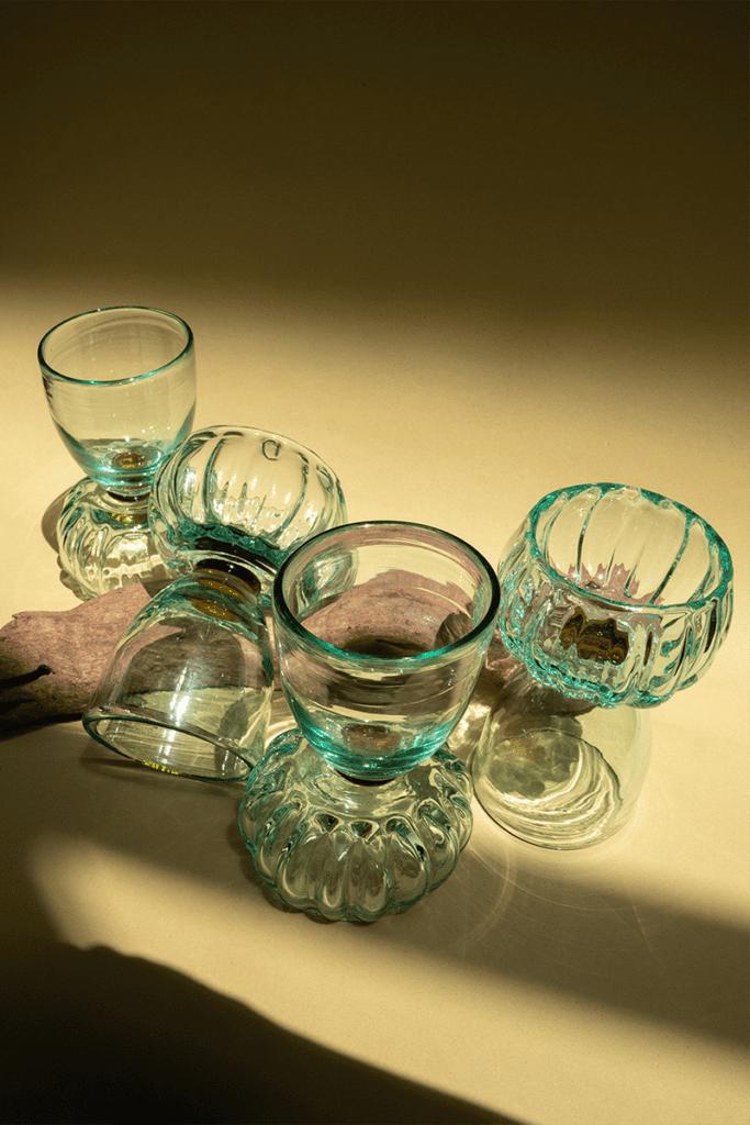 Piezas en vidrio colombianas que celebran la vida cotidiana