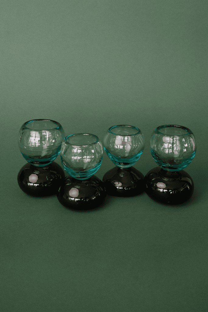 Piezas en vidrio colombianas que celebran la vida cotidiana