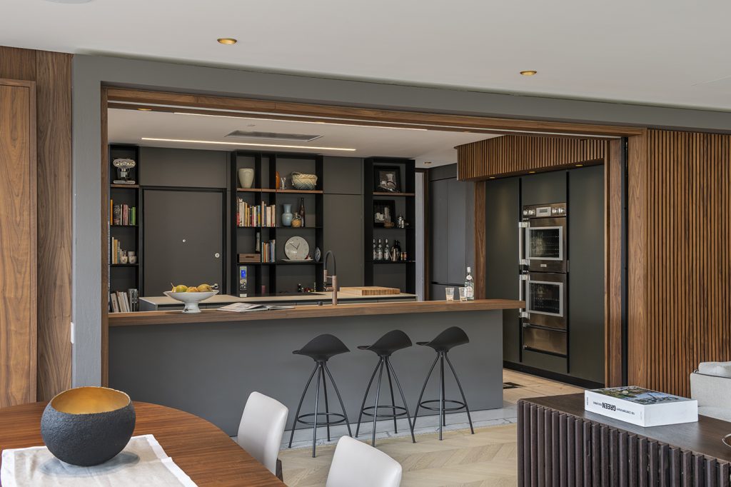 Un hogar en calma rodeado por los parques naturales de los cerros orientales de bogotá