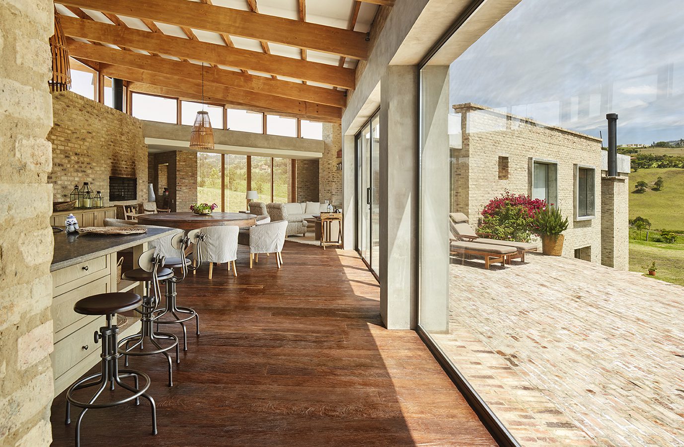 Una casa en subachoque que se mimetiza con el paisaje y la arquitectura colonial de la región Una casa en subachoque que se mimetiza con el paisaje y la arquitectura colonial de la región