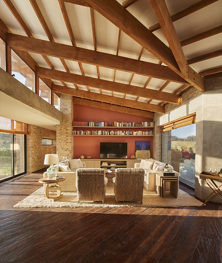 Una casa en subachoque que se mimetiza con el paisaje y la arquitectura colonial de la región Una casa en subachoque que se mimetiza con el paisaje y la arquitectura colonial de la región