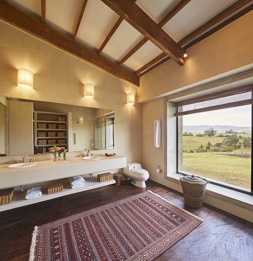 Una casa en subachoque que se mimetiza con el paisaje y la arquitectura colonial de la región Una casa en subachoque que se mimetiza con el paisaje y la arquitectura colonial de la región