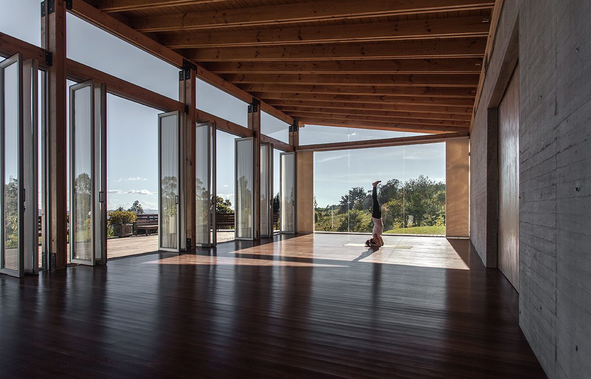 Arquitectura austera y sencilla en este estudio de yoga en subachoque, cundinamarca Arquitectura-revista-axxis-colombia-4