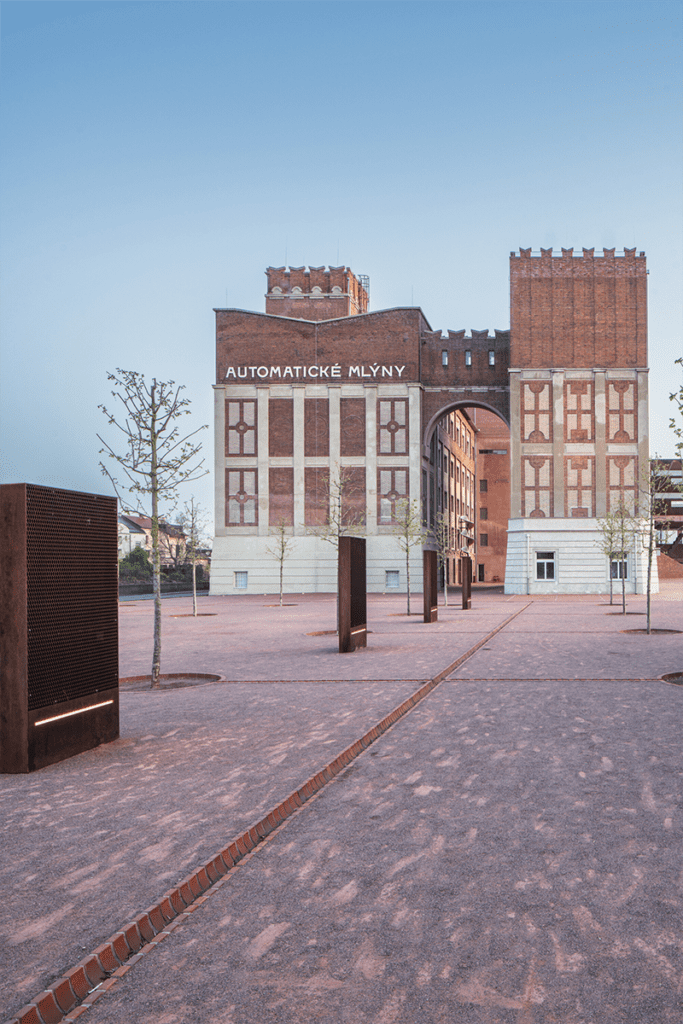 El molino cuya renovación lo convirtió en un edificio para el encuentro social