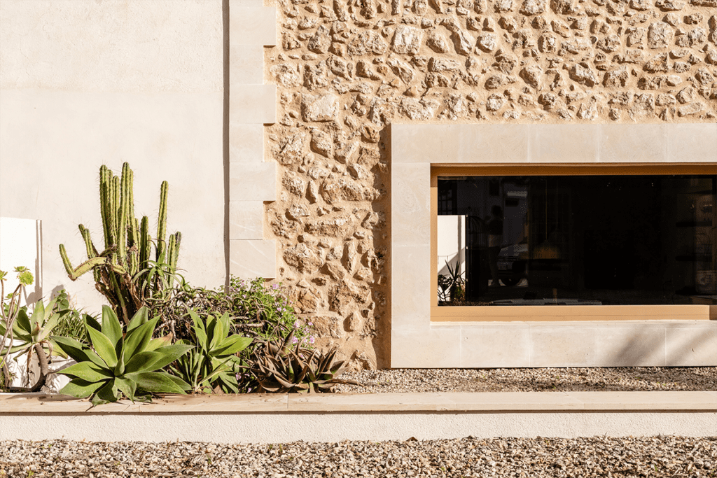 De granja a epicentro cultural: una casa renovada en el corazón de mallorca