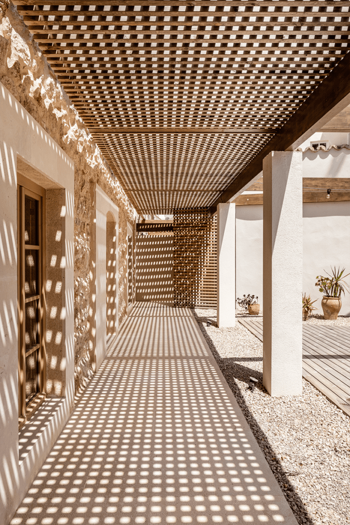 De granja a epicentro cultural: una casa renovada en el corazón de mallorca