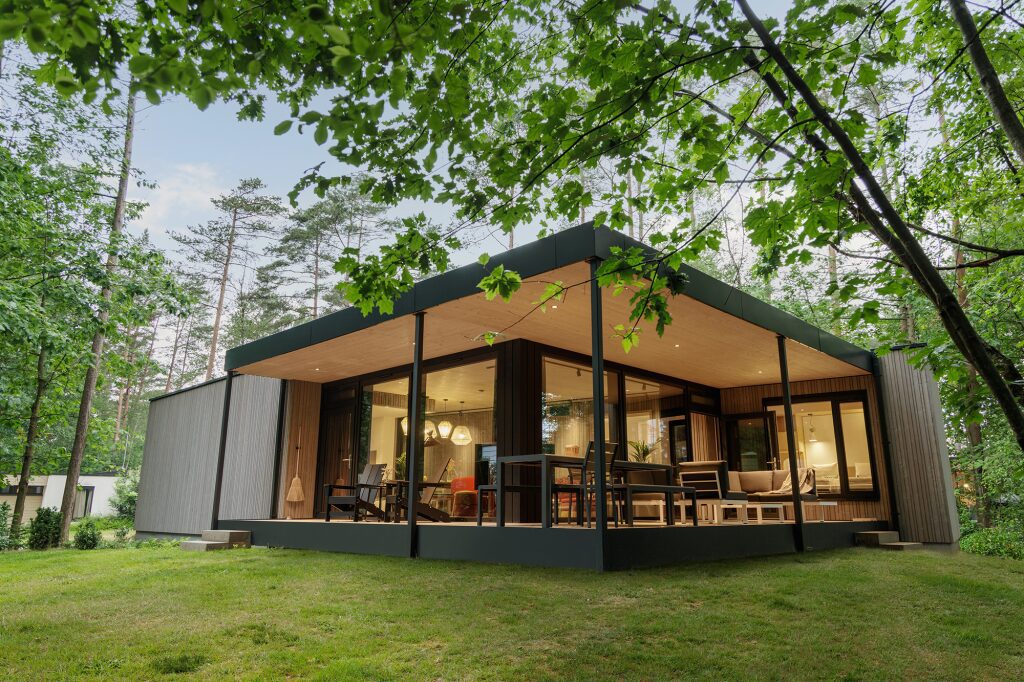 Una cabaña modular con una arquitectura simple y con un estilo sostenible