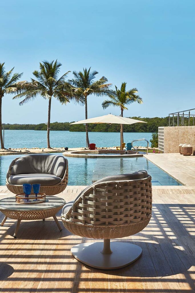 En el diseño de esta casa en el caribe colombiano se vincula la piscina y el mar