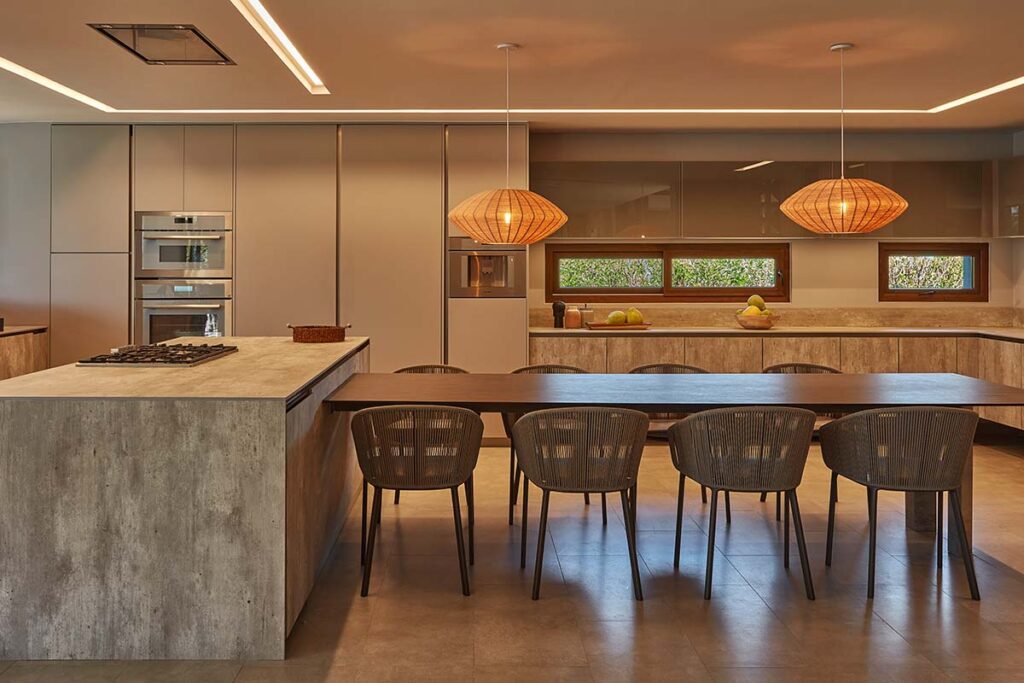 En el diseño de esta casa en el caribe colombiano se vincula la piscina y el mar