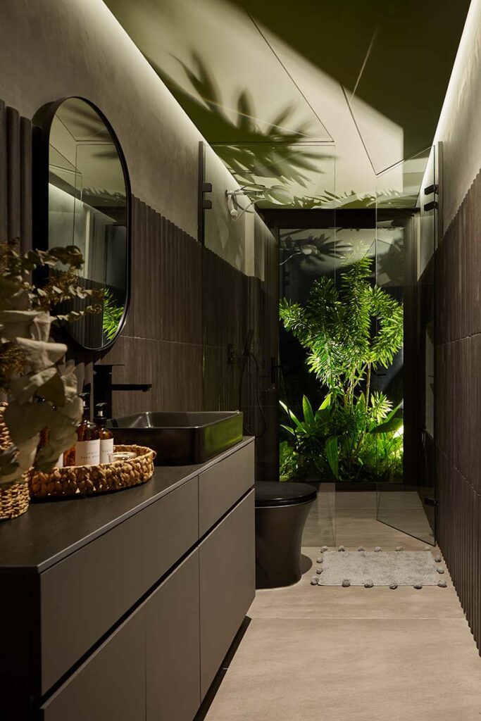 Esta casa a las afueras de medellín logra una estabilidad climática especial