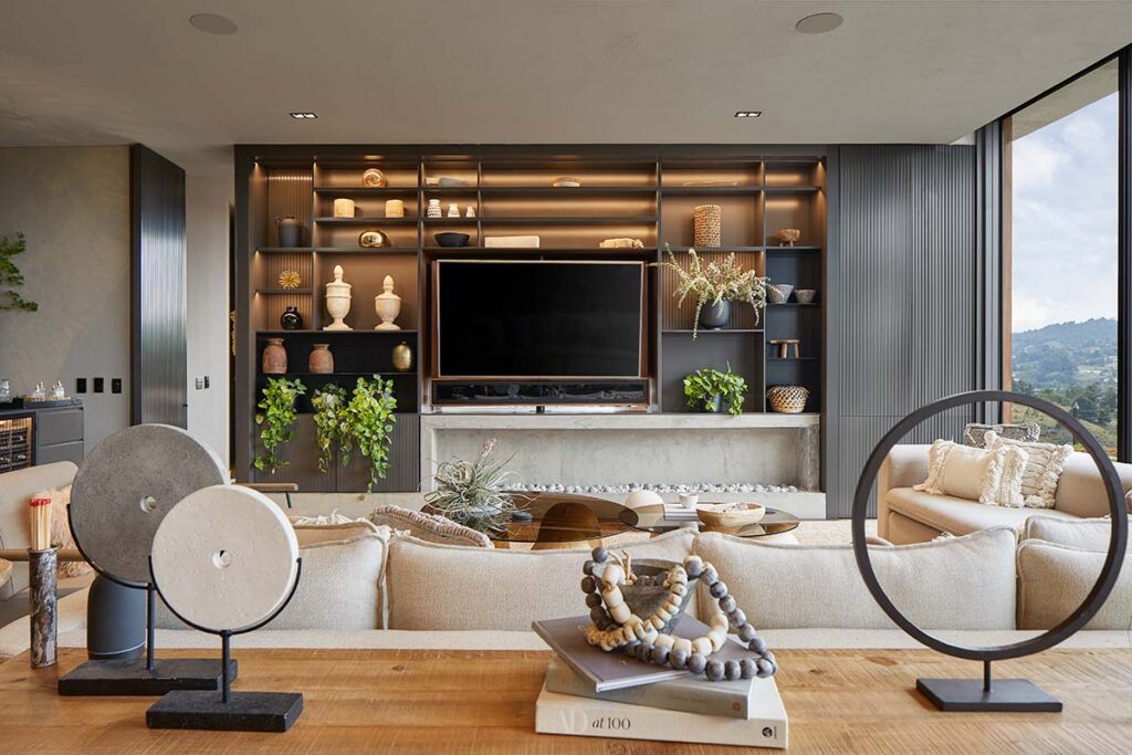 Esta casa a las afueras de medellín logra una estabilidad climática especial