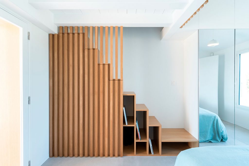 Esta casa en una isla francesa le abre las puertas al océano