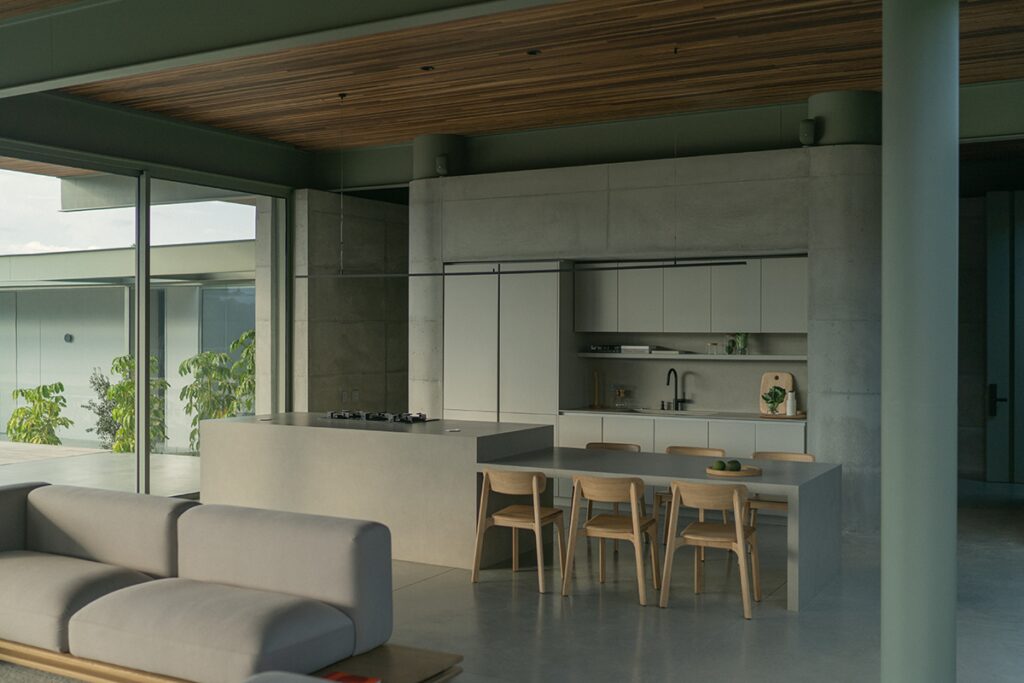 Cuatro grandes casas en medellín que se relacionan con su entorno