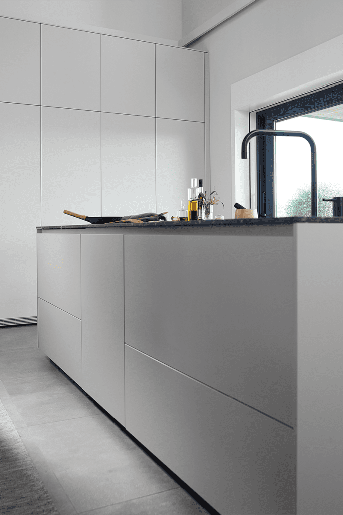 Esta cocina fue diseñada para lograr una pulcra funcionalidad