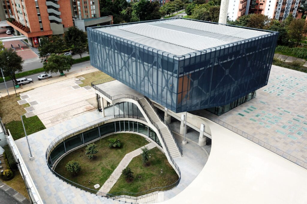 Edificio del comando de la policía metropolitana de bogotá