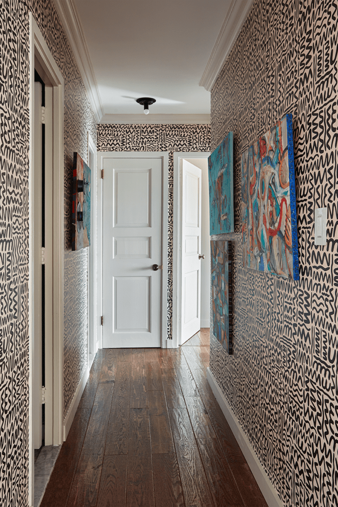 Herencia y color: el diálogo sutil de la renovación de un apartamento en nueva york