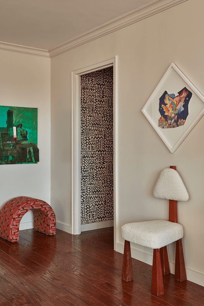 Herencia y color: el diálogo sutil de la renovación de un apartamento en nueva york