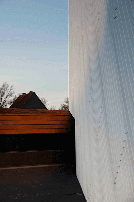 Diseño deconstructivista en esta destilería de vino y brandy en rusia