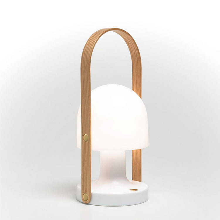 Lámpara portátil Follow Me para Marset.