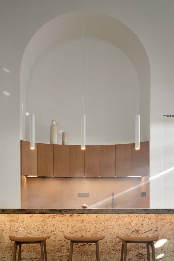 La casa de este arquitecto es íntima, artística y llena de luz