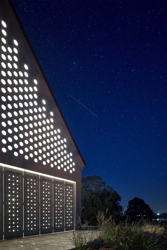 La casa de este arquitecto es íntima, artística y llena de luz