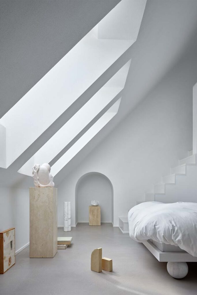 La casa de este arquitecto es íntima, artística y llena de luz