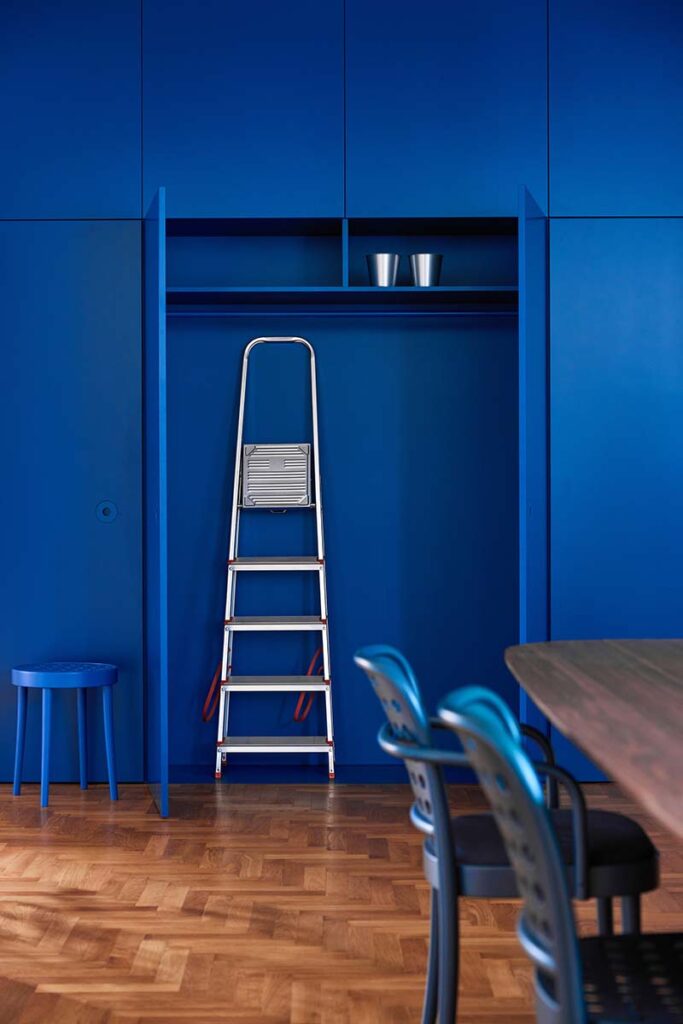 Casi cien años después, un diseñador reformó el apartamento que hizo su bisabuelo