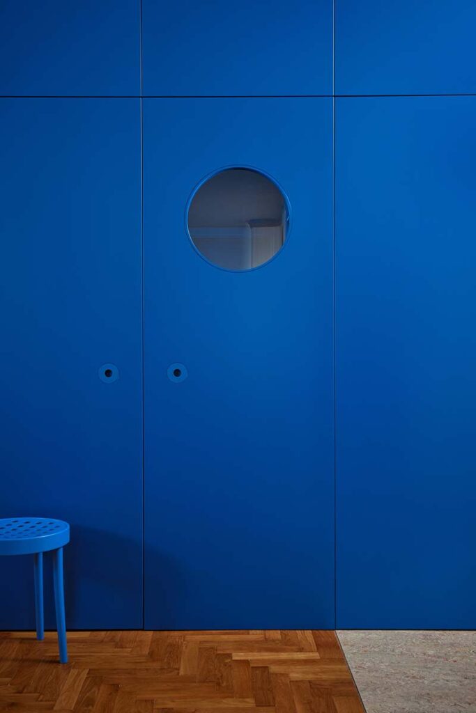 Casi cien años después, un diseñador reformó el apartamento que hizo su bisabuelo