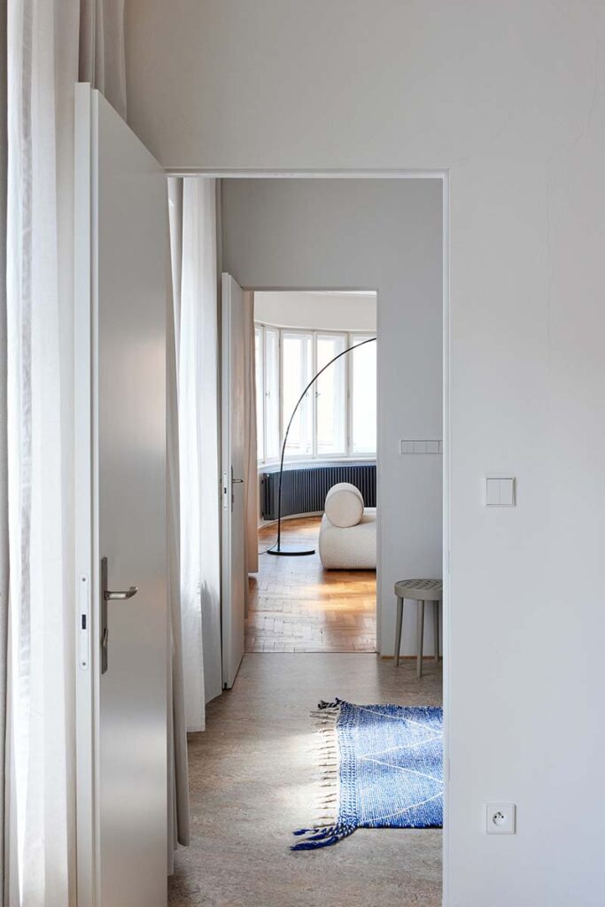 Casi cien años después, un diseñador reformó el apartamento que hizo su bisabuelo