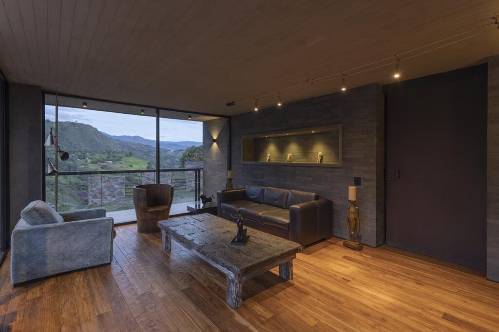 Esta casa en choachí, cundinamarca, se hizo con el tono de la montaña