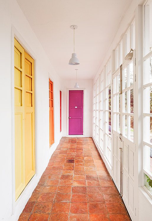 5 casas de descanso no convencionales para escapar de la rutina en cartagena, honda, barichara y sopó