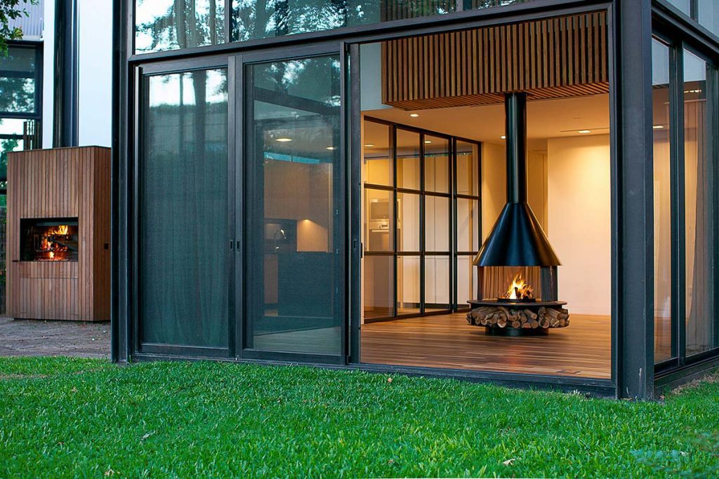 Chimenea de una de las casas de un conjunto en montevideo.