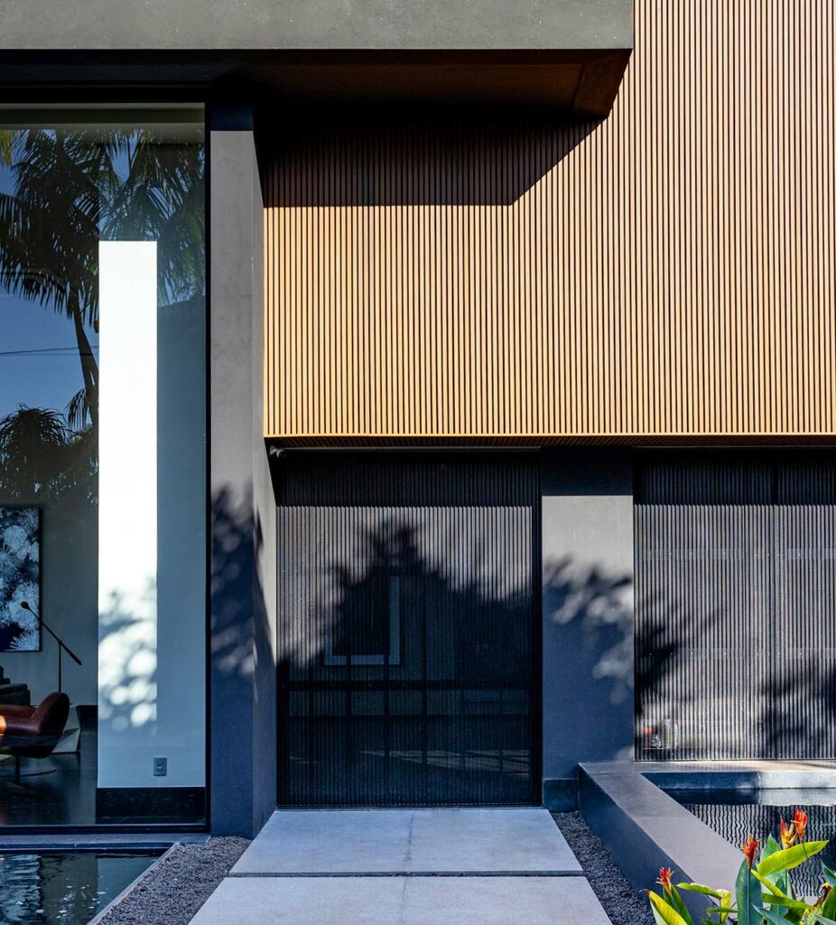 En esta casa en brasil se usó madera ecológica en la fachada En esta casa en brasil se usó madera ecológica en la fachada