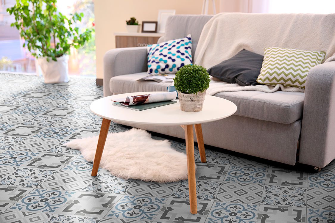 La piel de la arquitectura Tradición tropical el piso tipo hidráulico dalí, de alfa, que viene en piezas de 51 x 51 cm, permite componer un ambiente fresco e impactante a la vez.