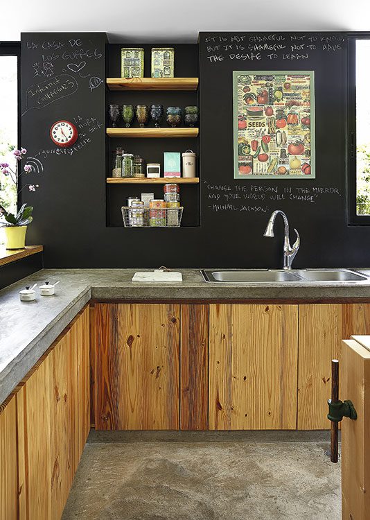 Un cálido hogar de madera en el valle de aburrá, antioquia Un cálido hogar de madera en el valle de aburrá, antioquia