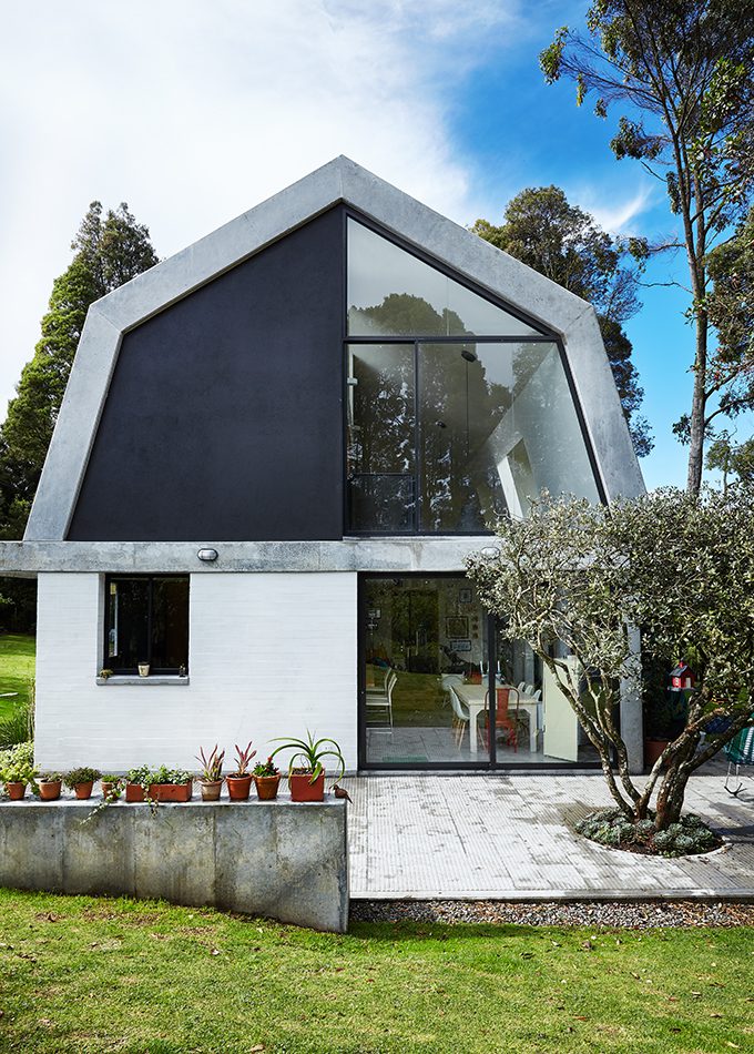 Un cálido hogar de madera en el valle de aburrá, antioquia Un cálido hogar de madera en el valle de aburrá, antioquia
