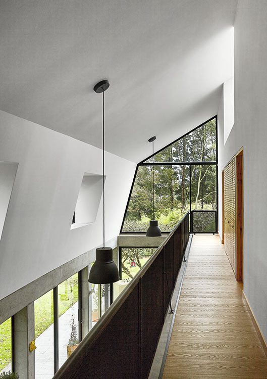 Un cálido hogar de madera en el valle de aburrá, antioquia Un cálido hogar de madera en el valle de aburrá, antioquia