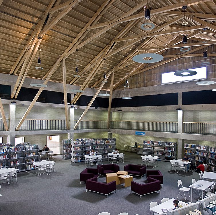 Premio rogelio salmona 2016, espacios para compartir La biblioteca pública de belén, en medellín, otro de los finalistas, busca ser un eje integrador de los barrios separados por la carrera 80.