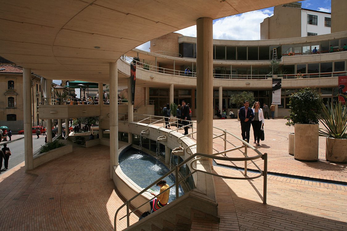 Premio rogelio salmona 2016, espacios para compartir L centro cultural gabriel garcía márquez, espacio dedicado a la cultura, ubicado en bogotá, es una de las obras del maestro colombiano rogelio salmona.
