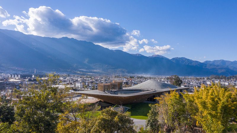 Este museo y centro de artes en pekín, china es una nueva maravilla arquitectónica Press kit | 1002-04 - press release | yangliping performing arts center - studio zhu-pei - landscape architecture - aerial view - photo credit: jin weiqin