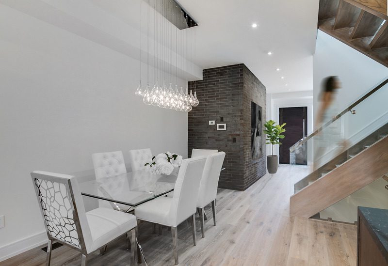 La sorprendente renovación de una casa de un barrio tradicional de 1950