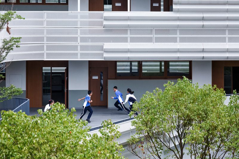 Press kit | 2606-03 - press release | shenzhen nanshan foreign language school - studio link-arc, llc - institutional architecture -  view of elementary school courtyard  - photo credit: shengliang su