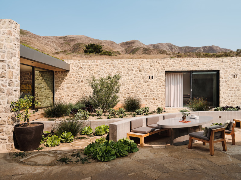 Press kit | 2757-26 - press release | modern sustainability in big sur - studio schicketanz - residential architecture - the central courtyard allows for a respite from the coastal wind and nearby wildlife. - photo credit: joe fletcher photography