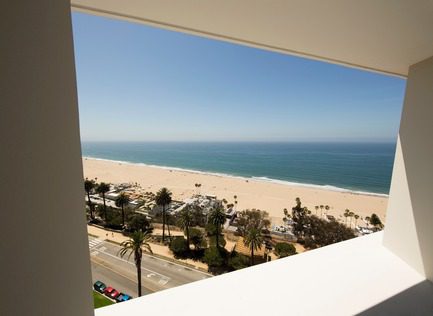 Press kit | 2933-02 - press release | ocean residence - heusch inc. - residential interior design - view from master  - photo credit: david koenig 