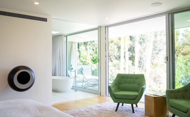 Press kit | 2933-04 - Press release | Midcentury Modern Remodel in Beverly Hills - Heusch Inc - Residential Architecture - Master Bedroom - Photo credit: Gerhard Heusch